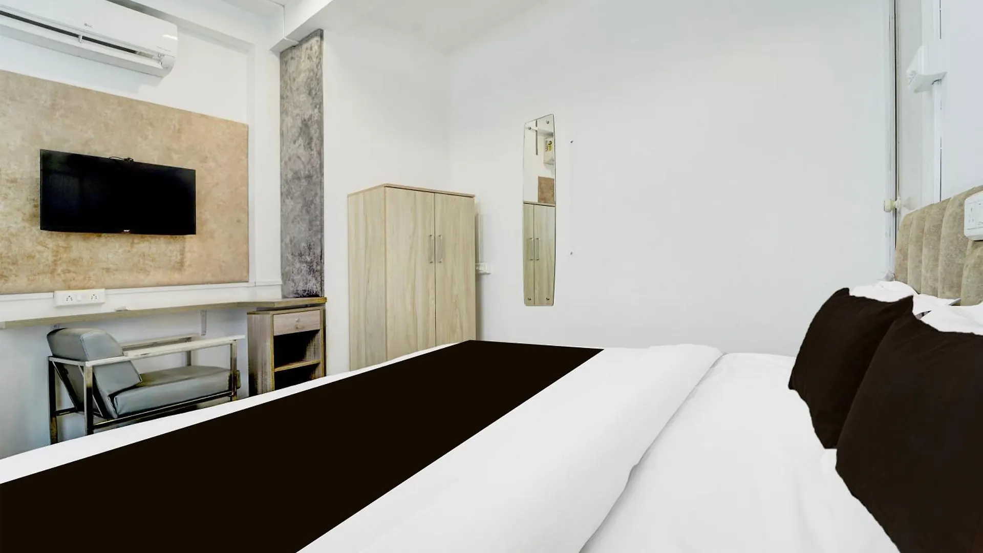Super Hotel O Chakkaraparambu Vyttila Kochi India